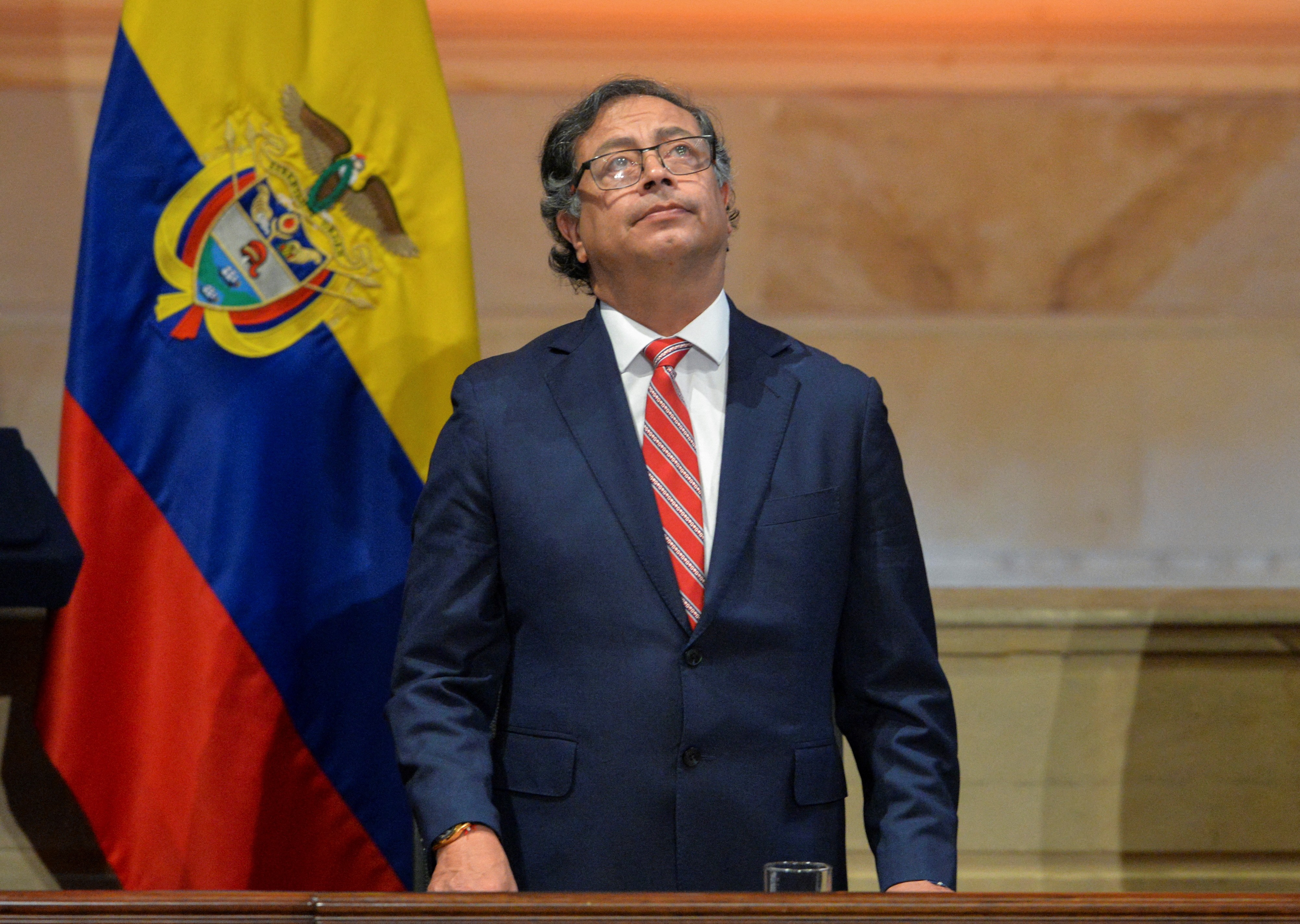 Crise política na Colômbia: ex-chanceler de Petro o acusa de ser viciado em drogas