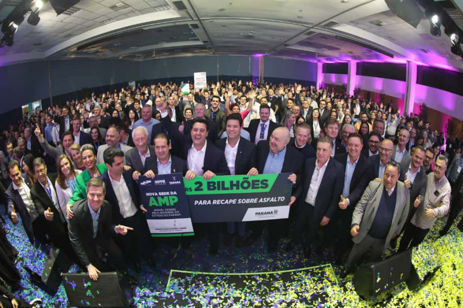 Ratinho Junior anuncia investimento histórico de R$ 2 bilhões em recape asfáltico para 375 cidades do Paraná